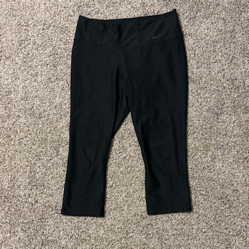 Women’s Black Nike Dri-Fit Capri Leggings – Size Medium
